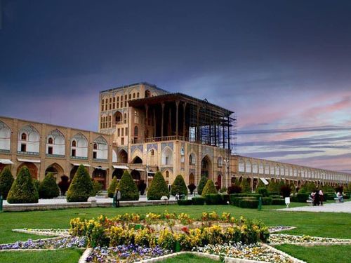 تمهیدات میراث فرهنگی برای محافظت از بناهای تاریخی در برابر حمله/ موزه‌های اصفهان تعطیل شدند