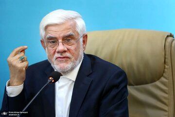 انتقاد روزنامه هم میهن از معاون اول رئیس جمهور / حرف های او بوی تهدید و تحدید می‌دهد / عارف مدافع اقتصاد دولتی و مخالف خصوص سازی است