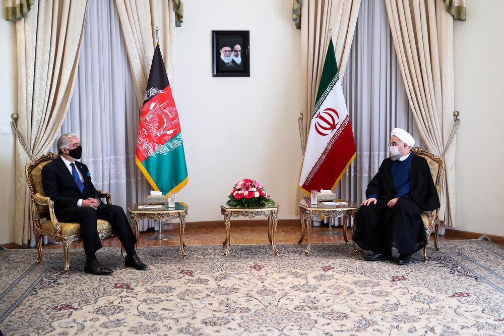 روحانی به عبدالله عبدالله: آمریکا به دنبال بهره برداری انتخاباتی از مذاکرات صلح در افغانستان است