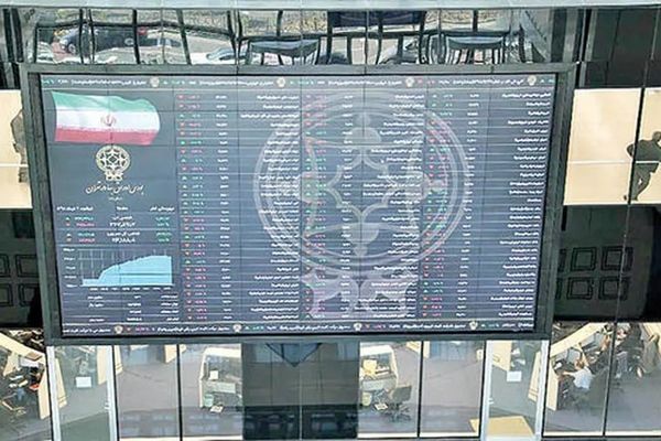 تداوم صعود بورس در روزهای پرنوسان بازارهای موازی | اثر رکوردشکنی طلا و دلار بر رفتار معامله گران