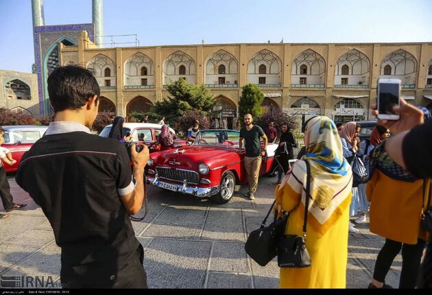 همایش خودروهای کلاسیک در میدان نقش جهان