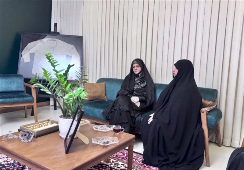 حضور دختر رییس جمهور در منزل شهید سردار حاجی زاده + فیلم