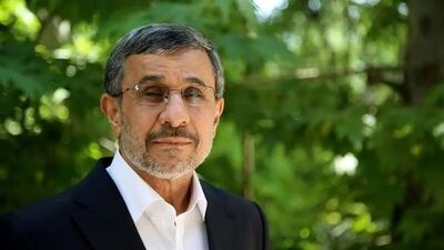 اولین تصاویر از محمود احمدی نژاد بعد از جنگ/ او در مراسم تشییع رهبر شهید حضور یافت