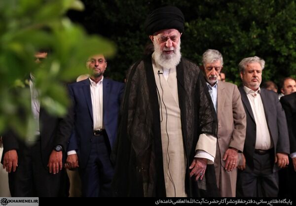 دیدار شاعران با رهبری