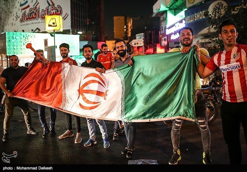 شادی مردم تهران پس از صعود به جام جهانی روسیه