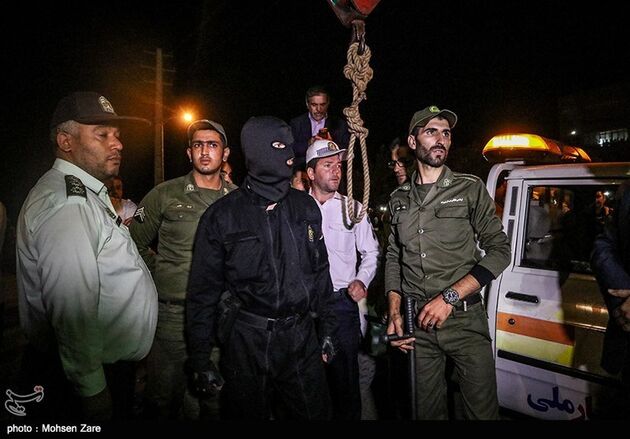 عکس های کامل مراسم اعدام قاتل آتنا اصلانی