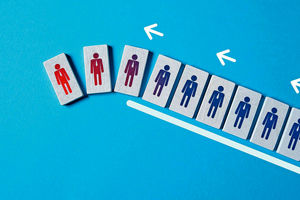 سونامی تعدیل نیرو و مهاجرت کارگران ایرانی به کشورهای همسایه | شقاقی: رانت ارزی بنگاه‌ها را به سمت واردات سوق داد تا تولید