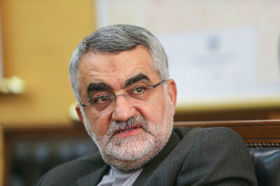 بروجردی: ترامپ از «مادر بمب‌ها» استفاده کند،«پدر موشک‌ها» را به میدان می‌آوریم/ خواهند دید ورود به خطوط قرمز ایران چه بهایی برایشان خواهد داشت