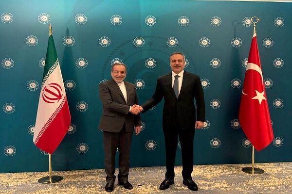 عراقچی با هاکان فیدان دیدار کرد