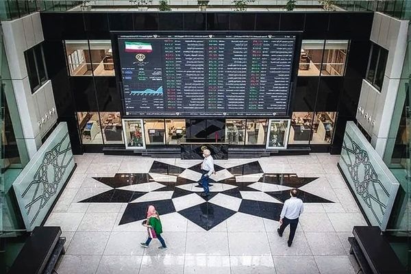 واگرایی شاخص‌ها در معاملات امروز بورس | ورود شاخص کل به کانال 4.3 میلیون واحد | 1.8 همت پول از بازار بیرون رفت