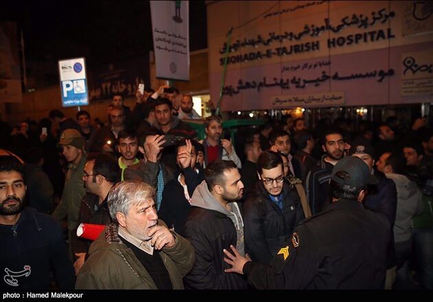 حضور مردم ومسئولان درمقابل بیمارستان شهدای تجریش