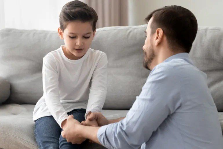 این نشانهها میگوید شما والدین کنترلگری هستید 2