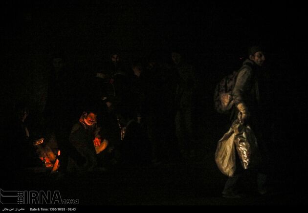 توزیع غذا در میان کارتن خواب های شوش
