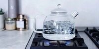 به این دلیل مهم آب چای را دوبار نجوشانید 