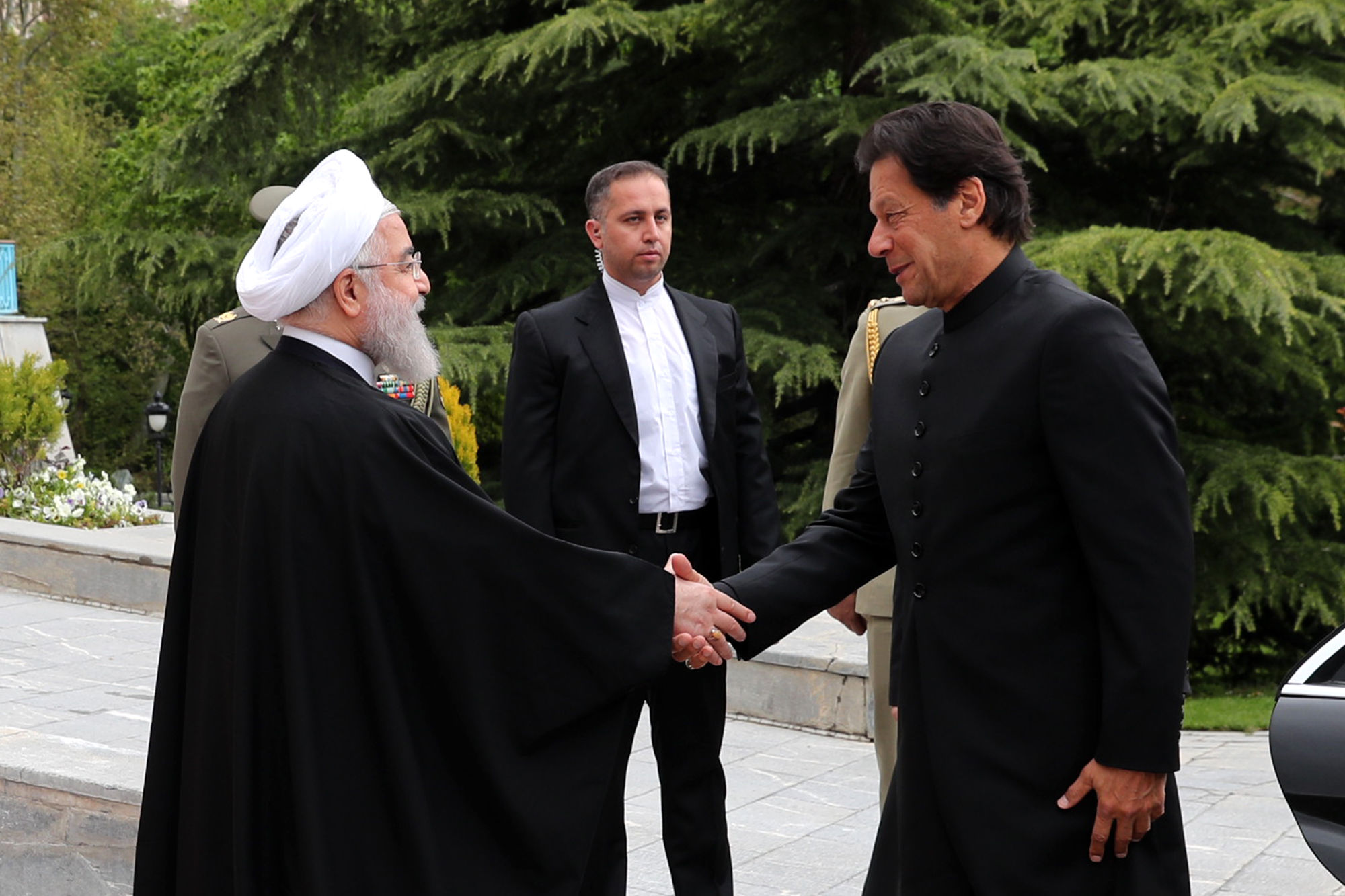 استقبال رسمی حسن روحانی از عمران خان، نخست‌وزیر پاکستان +تصاویر