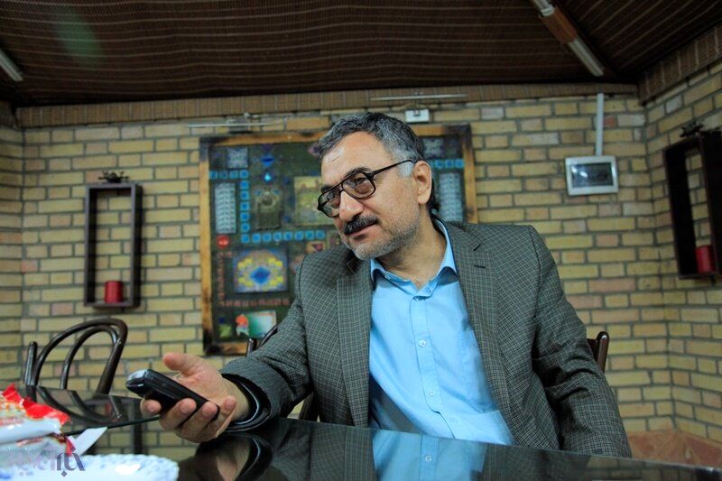 سعید لیلاز: پزشکیان و قائم پناه آنقدر صمیمی‌اند که در جلسات خصوصی یکدیگر را به اسم کوچک صدا می‌زنند / شعار مصالحه با آمریکا با هدف لایک خوردن است