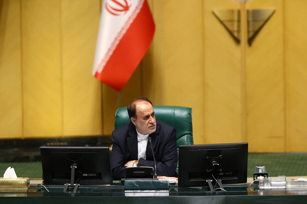 حاجی بابایی: ملاک عمل و الگوی ما مسئولان باید بسیجیان باشند/ تنها راه نجات کشور بسیجی عمل کردن است