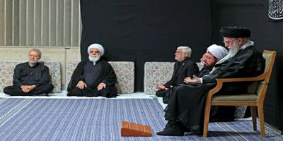 حضور رهبر انقلاب در مراسم عزاداری شب عاشور در حسینیه امام خمینی (ره)+ عکس