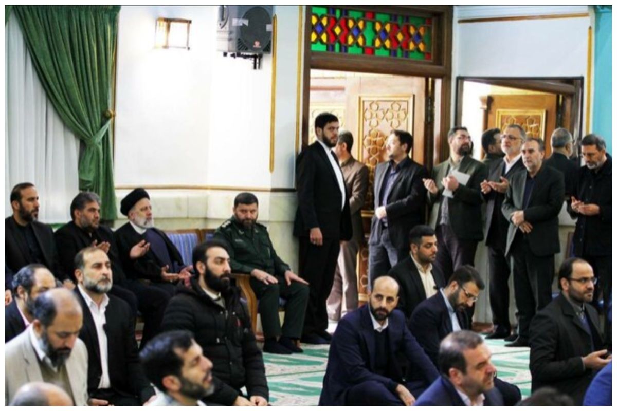 حضور رئیسی در مراسم گرامیداشت شهدای حادثه تروریستی کرمان+عکس