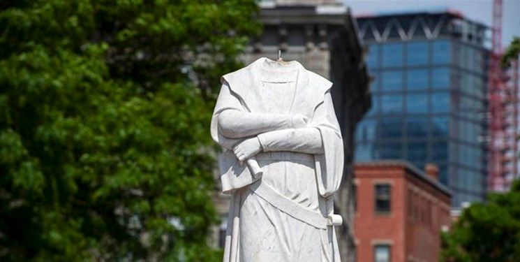 معترضان به تبعیض نژادی سر مجسمه «کاشف آمریکا» را در بوستون قطع کردند