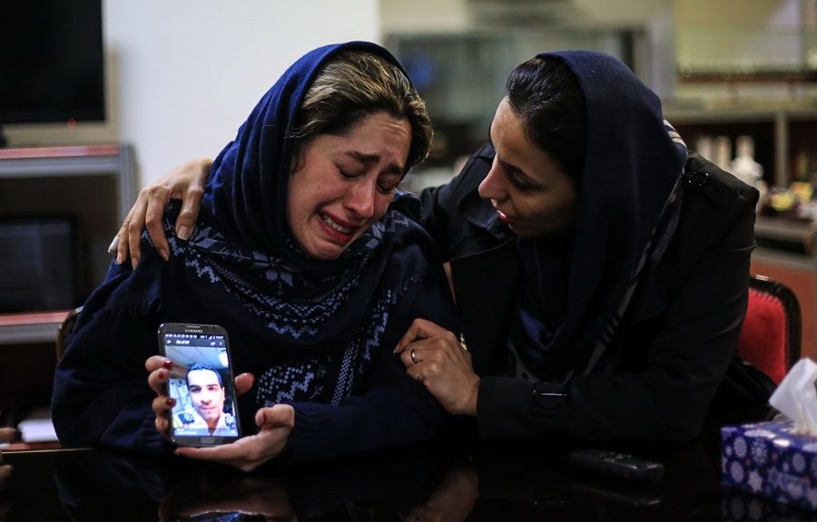 اشک و اندوه خانواده‌های دریانوردان نفتکش حادثه دیده سانچی + عکس