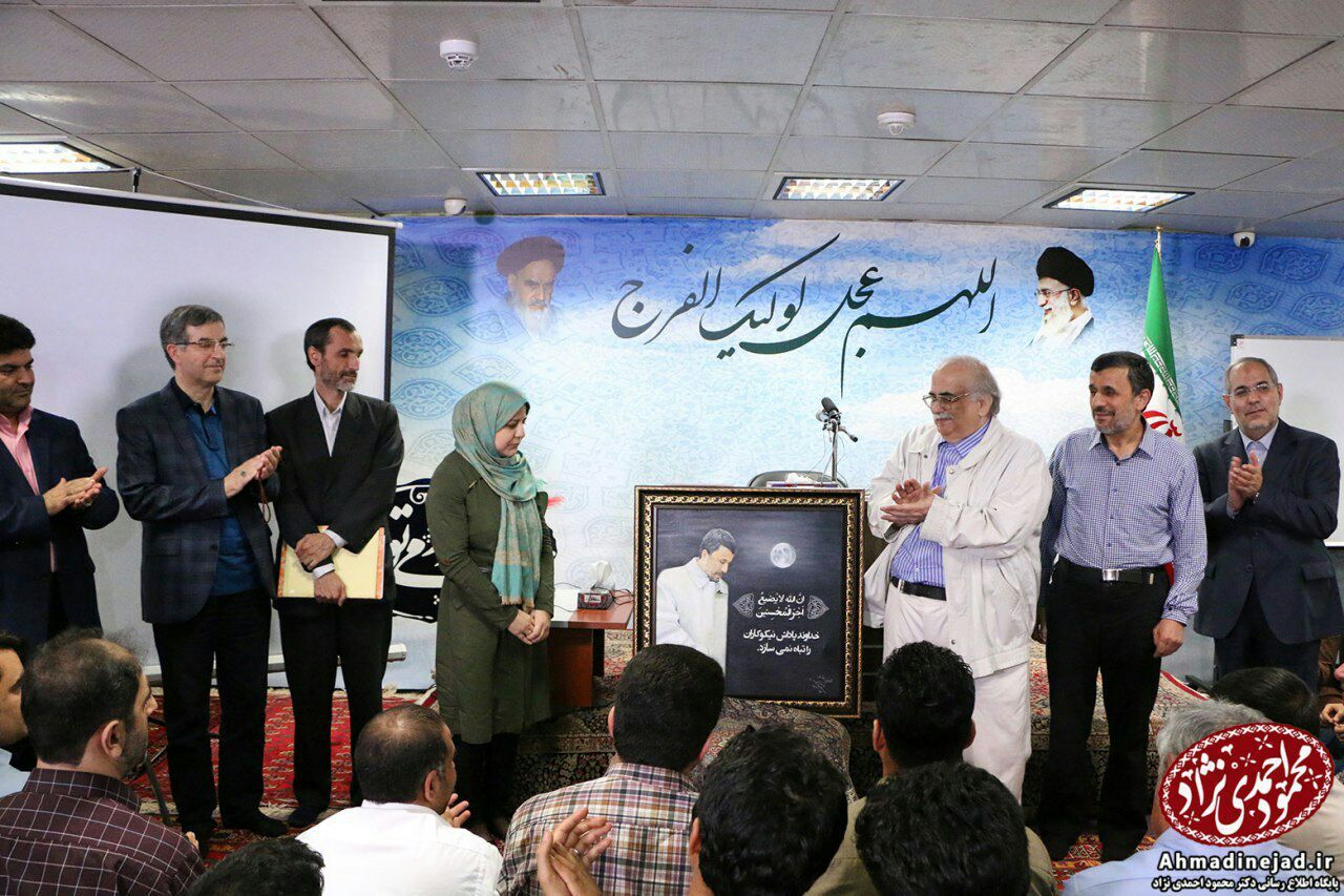 احمدی‌نژاد مراسم روز خبرنگار هم برگزار کرد + عکس