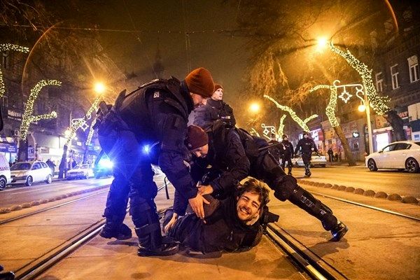 معترضان مجارستانی به خیابان‌ها آمدند+تصاویر
