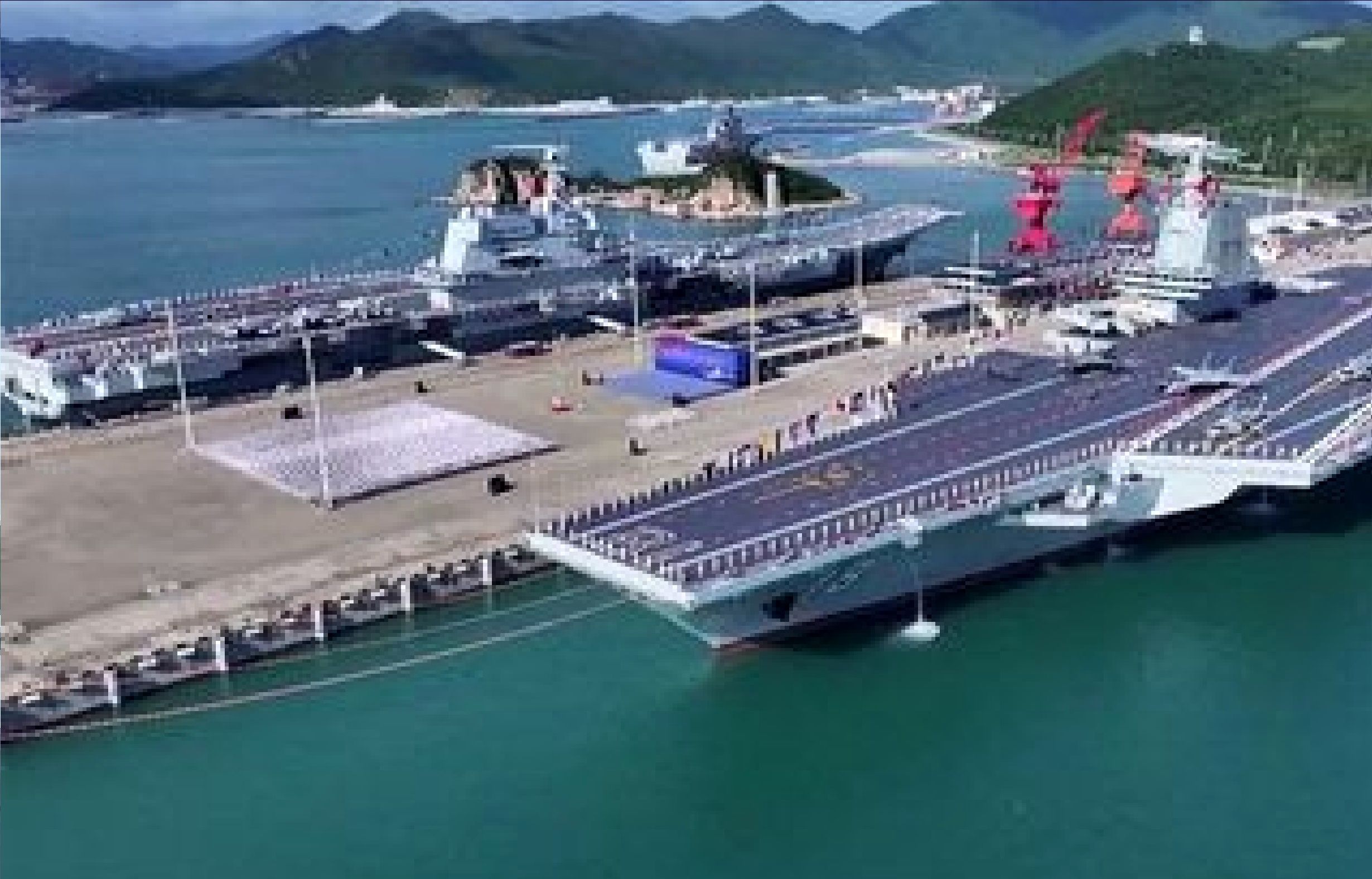 رونمایی از بزرگ‌ترین شناور جنگی نیروی دریایی چین / اژدهای سرخ بیدار شد