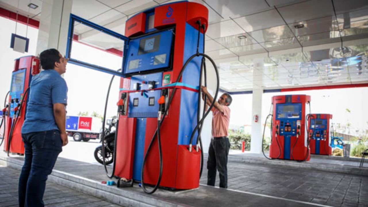 یک نمانیده مجلس: دستگاه‌ها خرابکاری در سامانه بنزین در آبان را پیش بینی می‌کردند