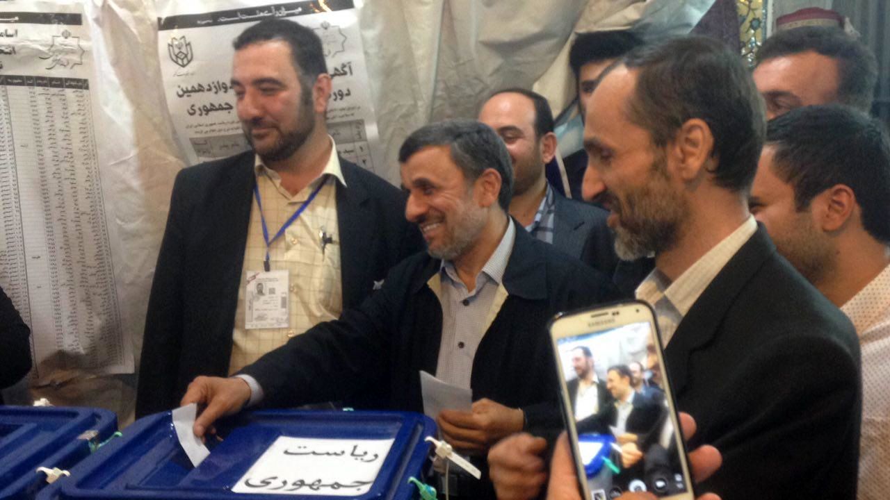 احمدی نژاد و بقایی رای دادند / بقایی به احمدی نژاد رای داد!