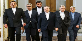 یاران عراقچی در مذاکره با آمریکا به روایت المانیتور | از استراتژیست آرام و راوی مذاکرات تا یک ذهن اقتصادی در پشت صحنه مذاکرات