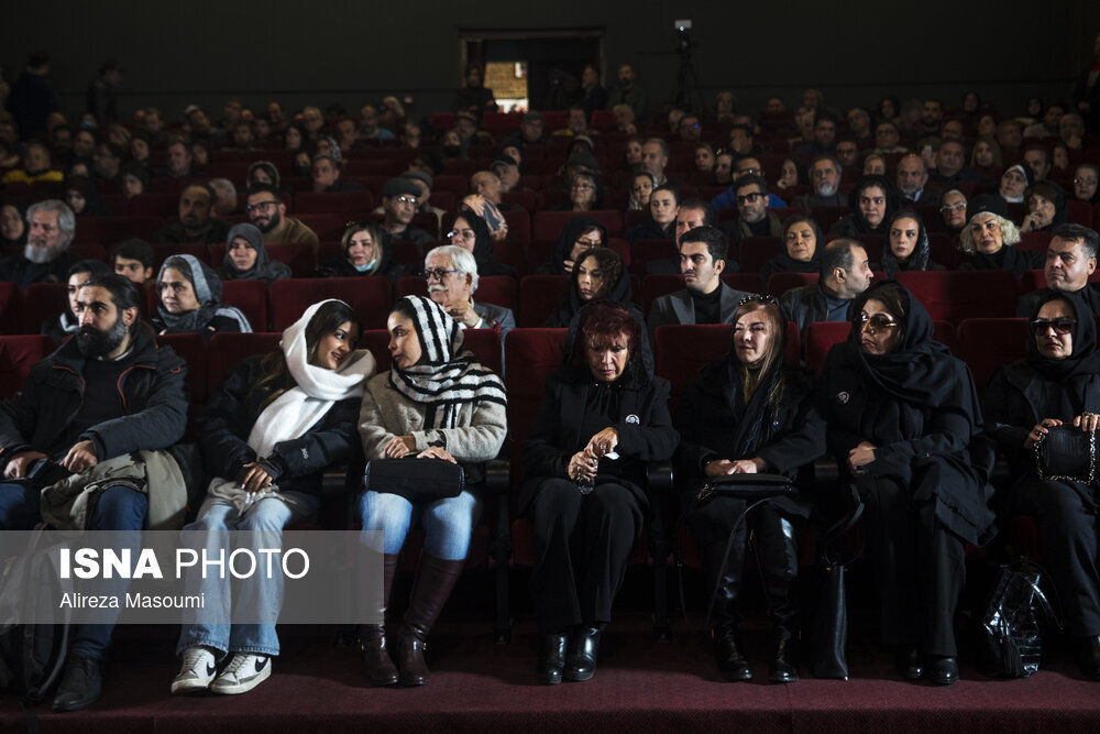 جدیدترین تصاویر از مازیار لرستانی در مراسم یادبود رضا رویگری | تصاویری از این مراسم را ببینید