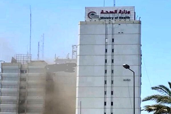 آتش سوزی گسترده در وزارت بهداشت/ ساختمان تخلیه شد