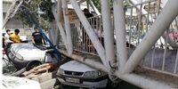 سقوط وحشتناک پل عابرپیاده روی خودروها!+ عکس