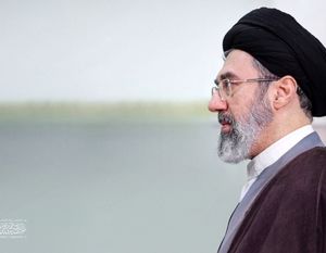 رهبر انقلاب: نباید بخاطر مذاکرات با دشمن، تصور شود که حضور در خیابان ها لازم نیست | حتماً مدیریت تنگه هرمز را به مرحله جدیدی وارد خواهیم نمود