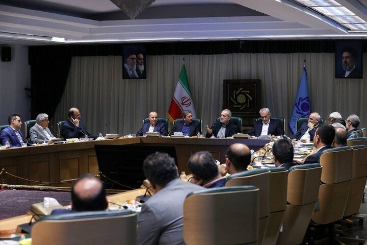 پزشکیان: بنای ما تفاهم و حل مسائل از طریق تعامل و مذاکره است/ محکم در مقابل فشارهای اقتصادی می‌ایستیم