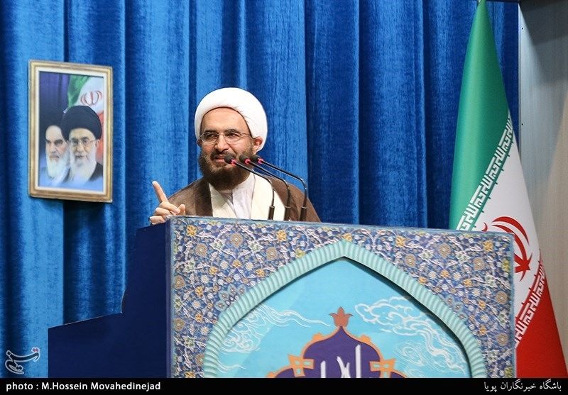 هشدار امام جمعه تهران نسبت به مخاطرات فضای مجازی