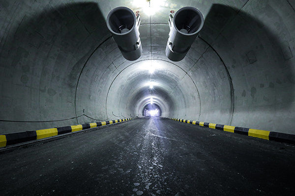 عبور از تونل‌های شهر تهران با پرداخت پول