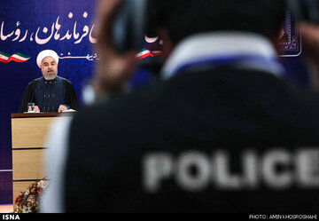 حسن روحانی: وظیفه پلیس اجرای اسلام نیست بلکه اجرای قانون است