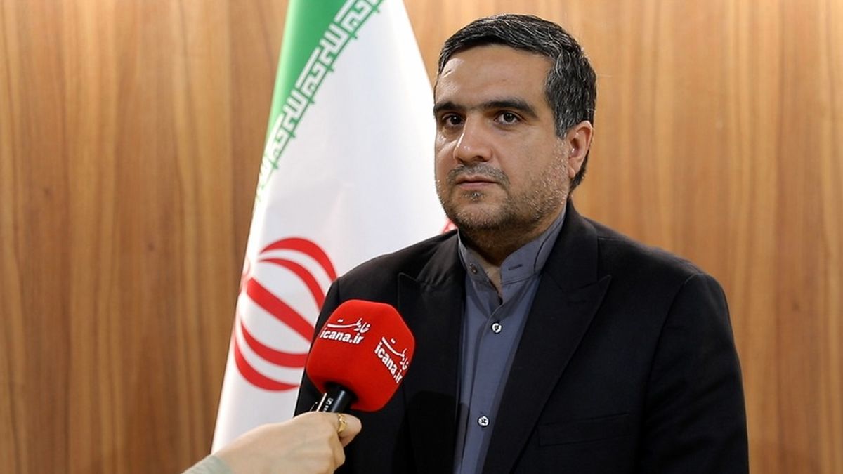 نماینده مجلس: باید به دنبال نظام نخست وزیری در کشور برویم/ دشمن امروز به داخل کشور بیشتر امید بسته است
