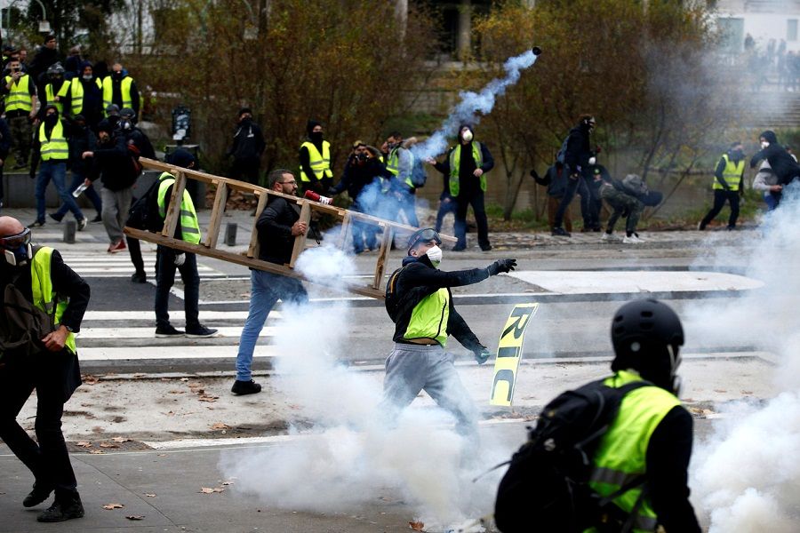 رسانه‌های خبری فرانسه در محاصره جلیقه‌زردها