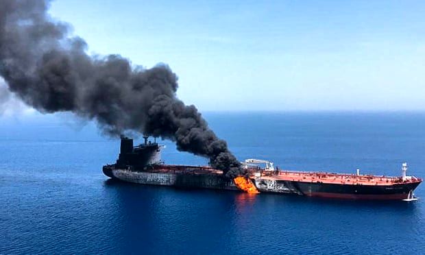 گزارش گاردین از انفجار نفتکش‌ها در دریای عمان؛ آیا ایران و آمریکا در مسیر برخورد قرار گرفته‌اند؟