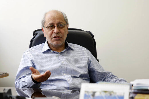 مسعود نیلی: فقیر شدن با فقیر بودن متفاوت است | تعداد فقیران شاغل ما از تعداد فقیران بیکار بسیار بیشتر است