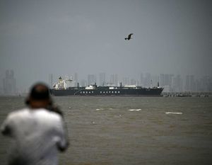 مناسبات تجاری ایران با امارات زیر سایه جنگ | باید مدل‌های اقتصادی را اصلاح کرد | فعالیت در بندر چابهار را گسترش دهیم