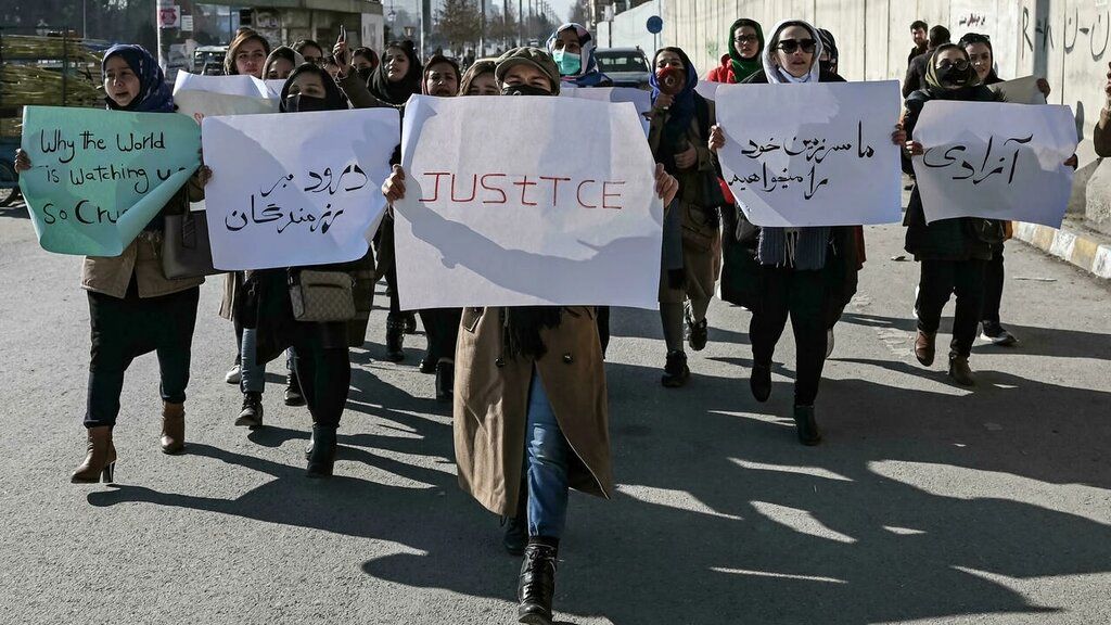  پوشش جسورانه زنان افغان در تظاهرات / واکنش طالبان چه بود؟+تصاویر