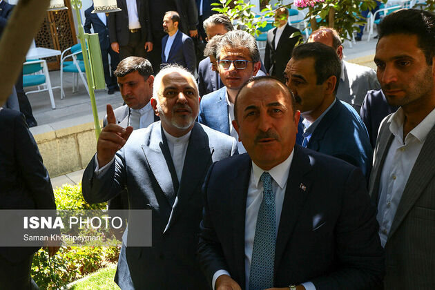 دیدار ظریف با وزیرخارجه ترکیه در اصفهان