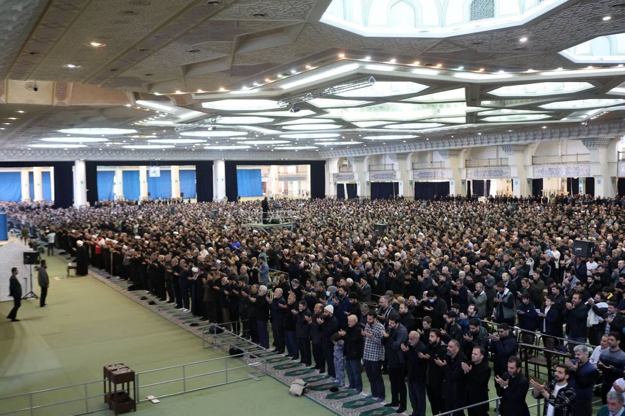 اقامه نماز عید سعید فطر در مصلای امام خمینی(ره) + فیلم