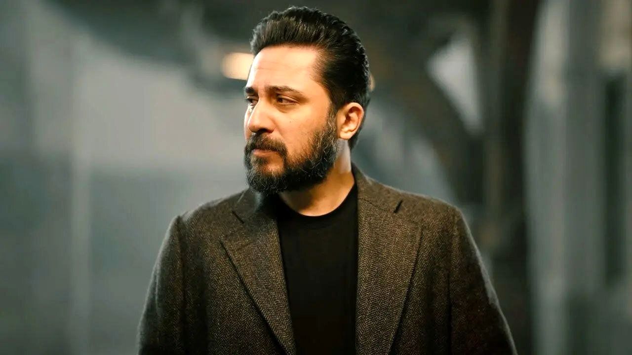 خداحافظی خواننده معروف با صحنه بعد از خواندن ترانه برای شهیدان زین‌الدین