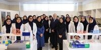 قابی خاص از پزشکیان در میان دختران دبیرستانی+عکس