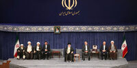  آخرین مراسم تنفیذ ریاست جمهوری با حضور رهبر شهید/ احمدی‌نژاد نیامد/ شمخانی لباس نظامی پوشید/ گپ‌وگفت روحانی و جلیلی +تصاویر